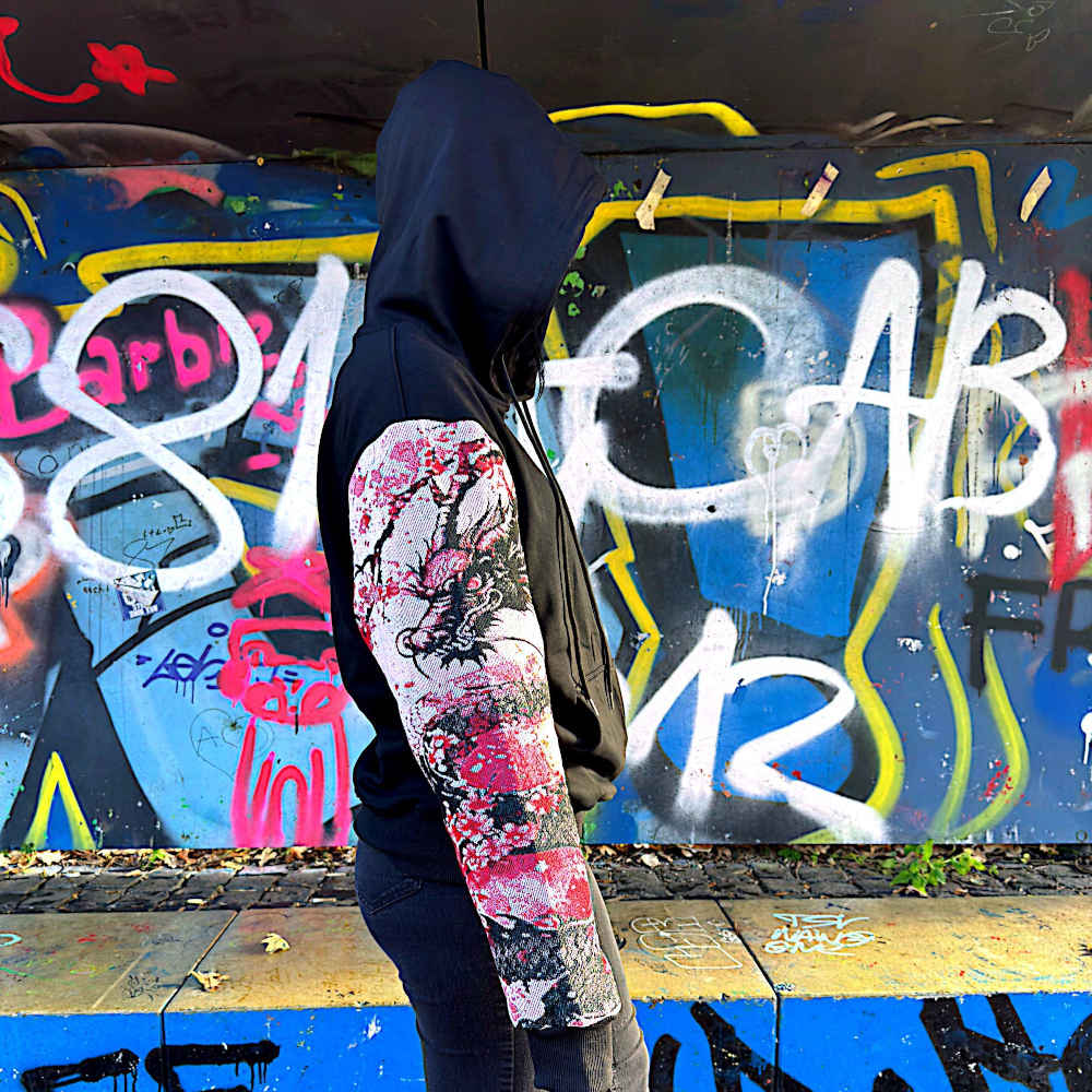 Blood Dragon Hoodie mit Kirschblüten